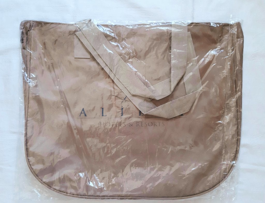 Grote strandtas met rits. Gratis vergroot make up spiegel., Ophalen of Verzenden, Nieuw, Beige, Gehele gezicht