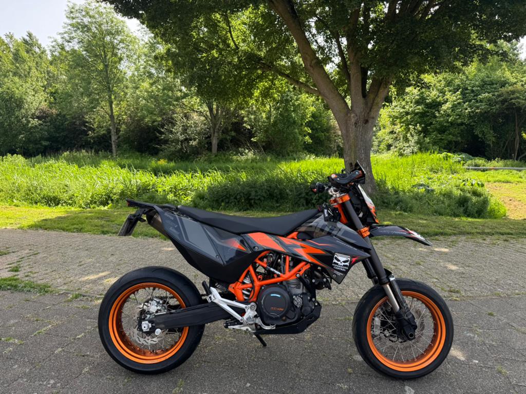 KTM 690 SMC R 2017 | A2 kenteken maar volledig vermogen, Motoren, Motoren | KTM, Particulier, SuperMoto