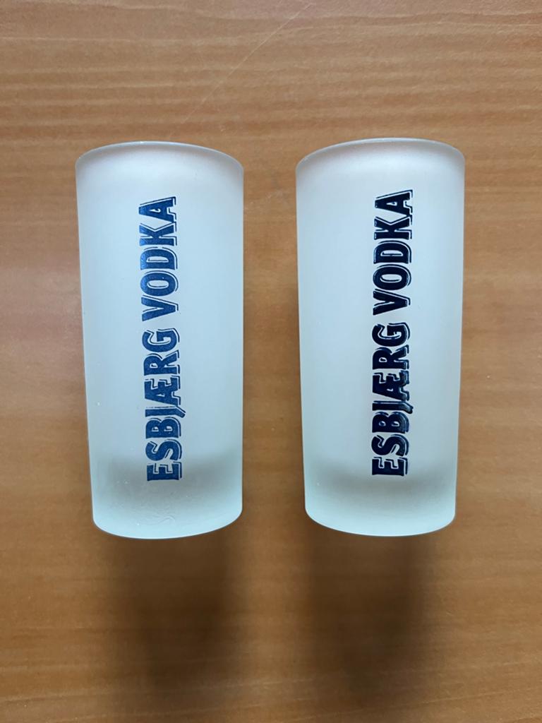 Twee Esbjærg Vodka borrelglaasjes, Ophalen of Verzenden, Zo goed als nieuw, Borrel- of Shotglas