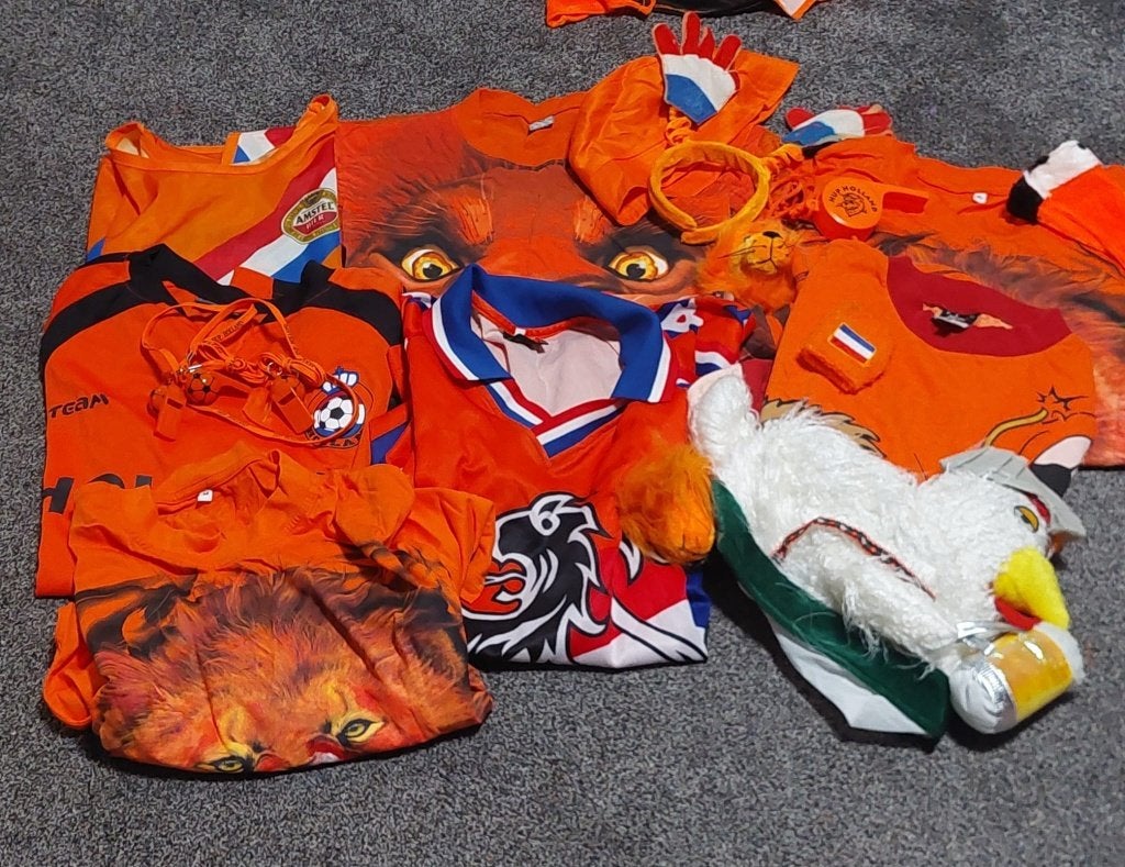 Oranje artikelen, Ophalen, Gebruikt, Feestartikel, Oranje of Koningsdag