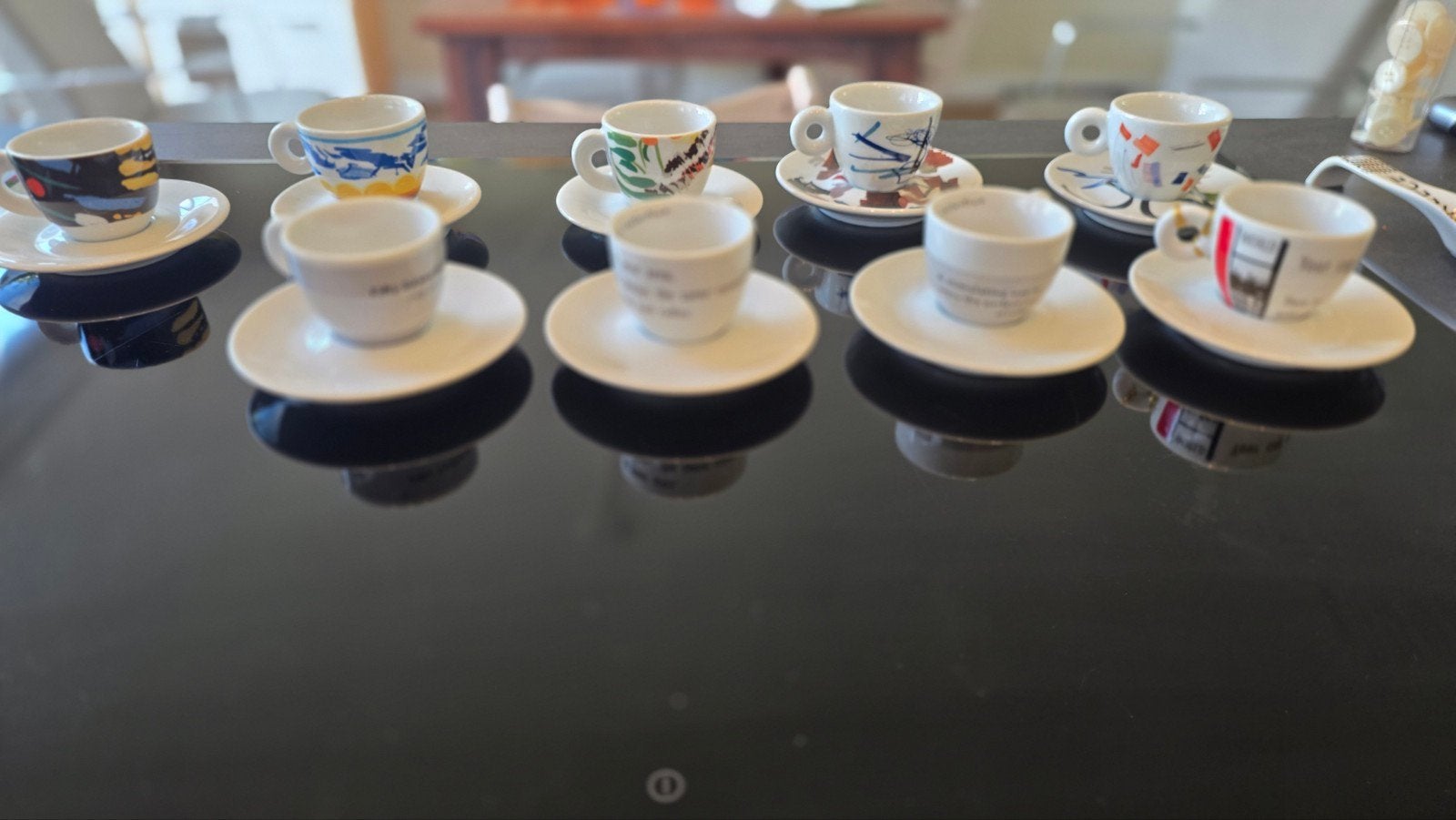 9 Illy Collection espressokopjes met Schotels, Ophalen of Verzenden, Zo goed als nieuw, Overige stijlen, Kop(pen) en/of Schotel(s)