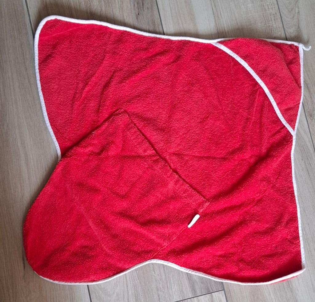 Koeka badcape rood, Ophalen of Verzenden, Gebruikt, Overige typen, Overige merken