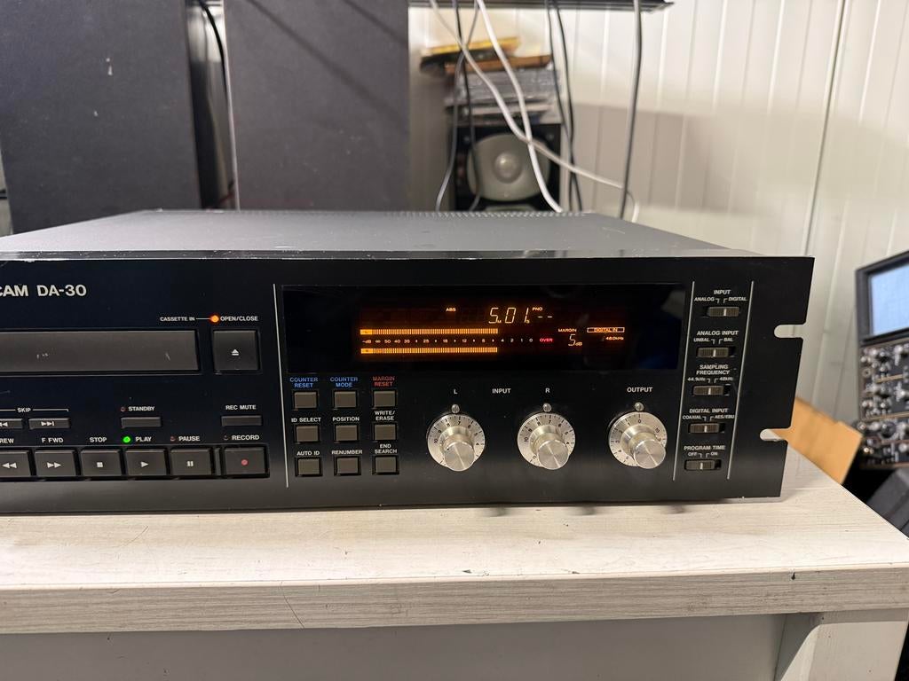 Tascam DAT DA-30 ( lees ), Audio, Tv en Foto, Overige merken, Tascam, Ophalen of Verzenden, Tascam