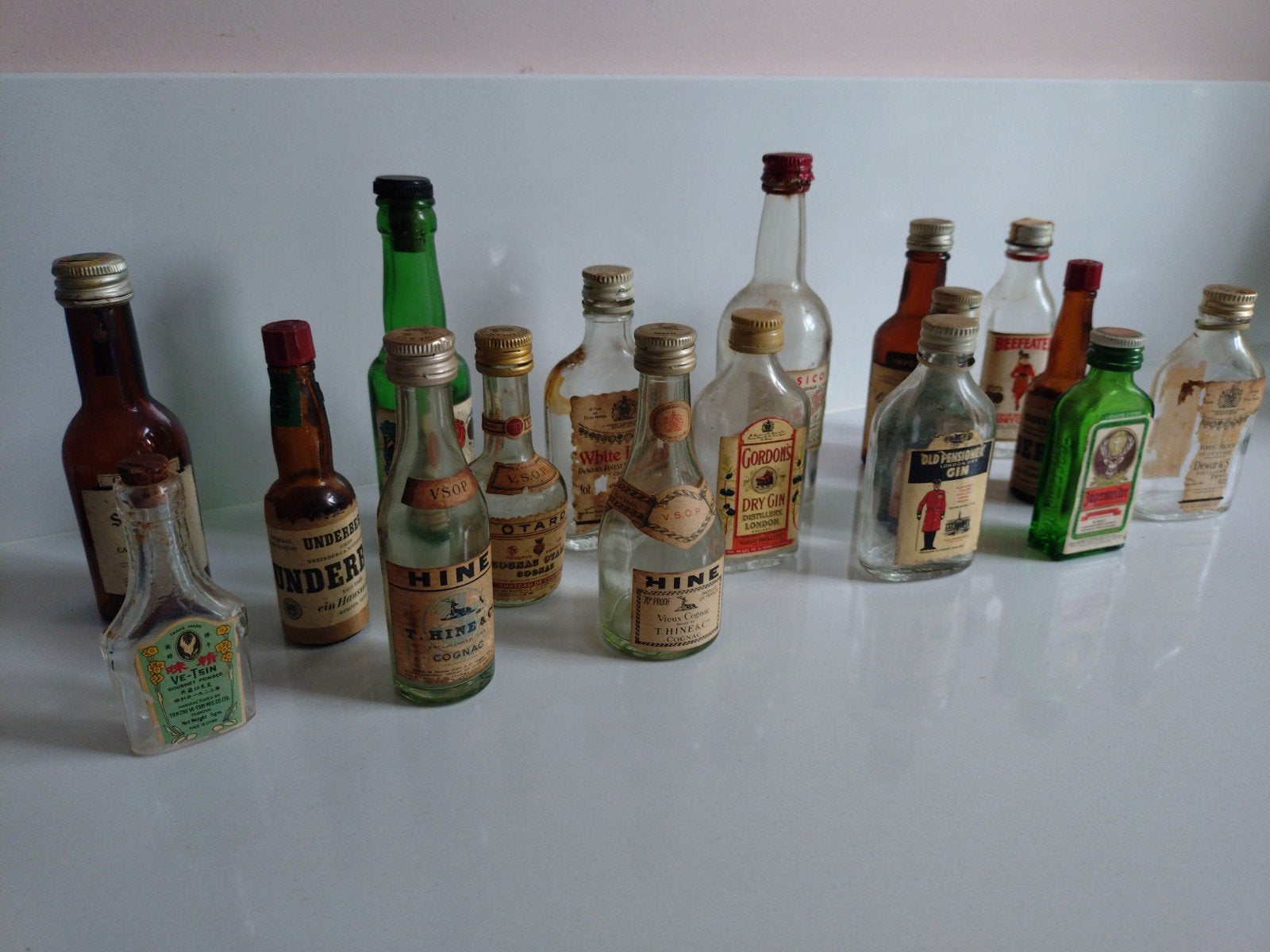 Collectie Vintage Miniatuur Drankflesjes 17 stuks Jaren 60, Verzamelen, Ophalen of Verzenden