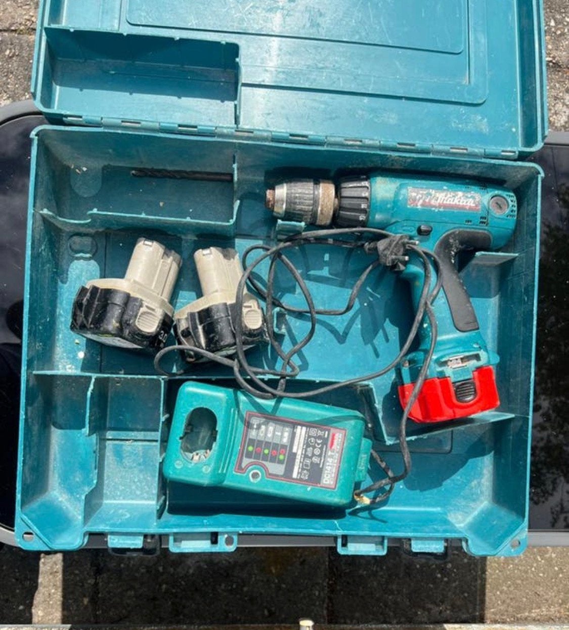 Makita boormachine 6217D/6317D)+DC1414 T Lader+Accu's,Koffer, Ophalen of Verzenden, Gebruikt, Boor- en Schroefmachine