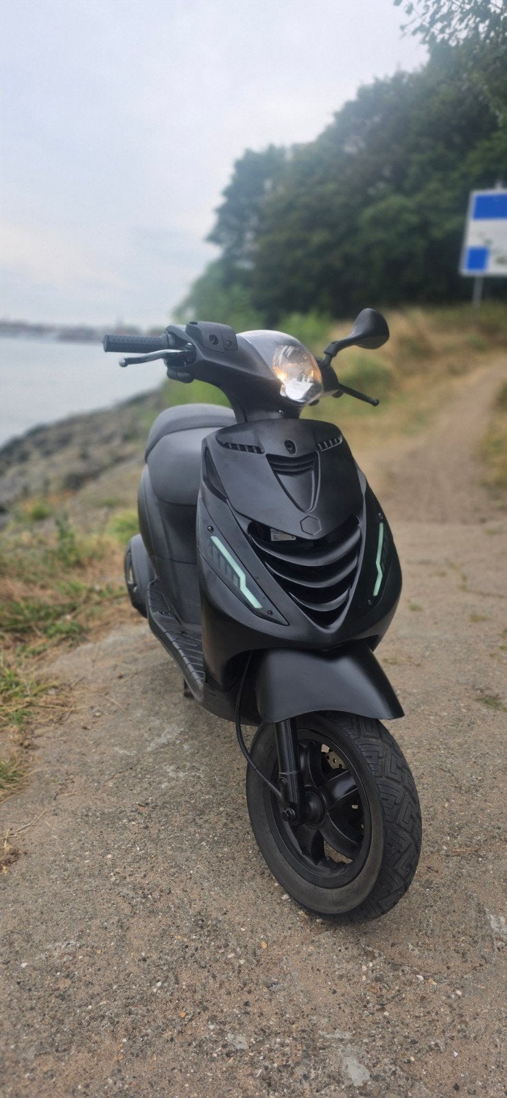 Piaggio Zip iGET 2021 Mat Zwart - Nette staat, Ophalen, Zo goed als nieuw, Benzine