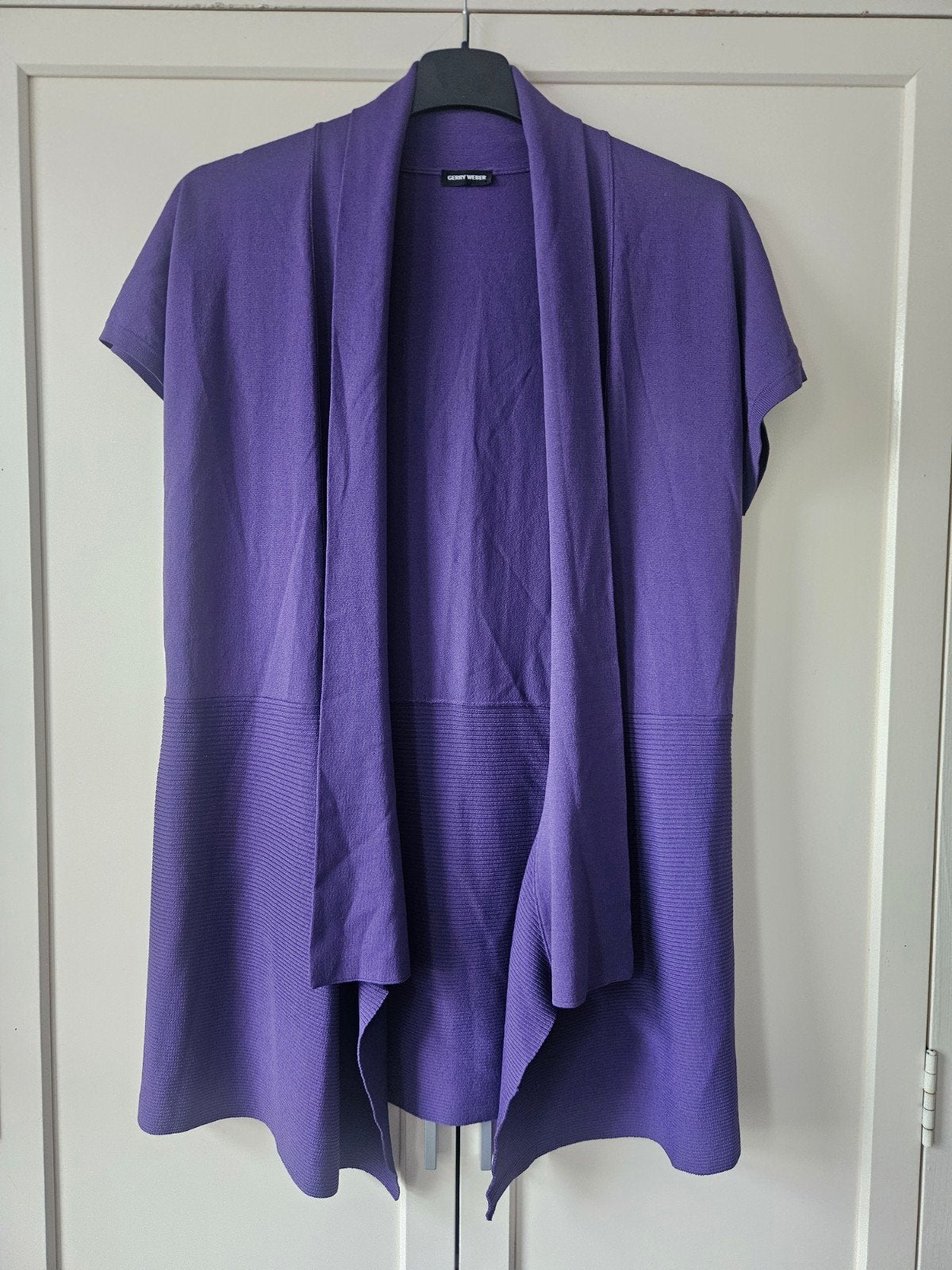 Gerry Weber vest maat 42 zgan
paars
maat 42, Paars, Maat 42/44 (L), Ophalen of Verzenden, Zo goed als nieuw