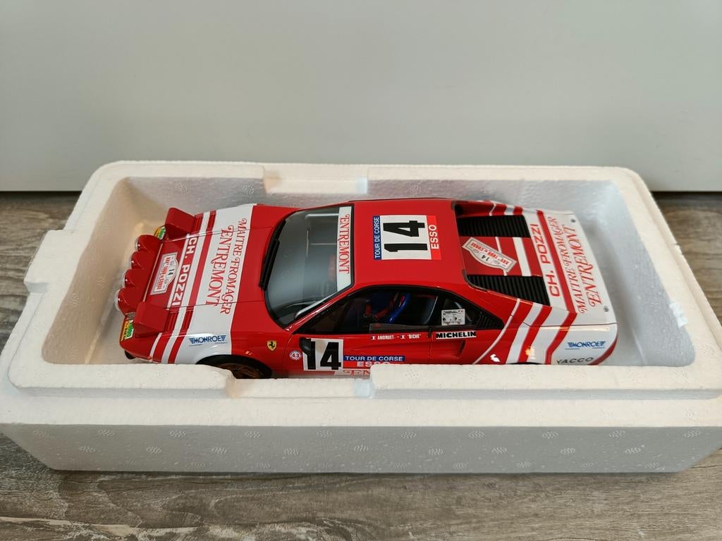 Ferrari 308 gtb gr4 Ottomobile 1:18, Hobby en Vrije tijd, Modelauto's | 1:18, Ophalen of Verzenden, Zo goed als nieuw, Auto, OttOMobile