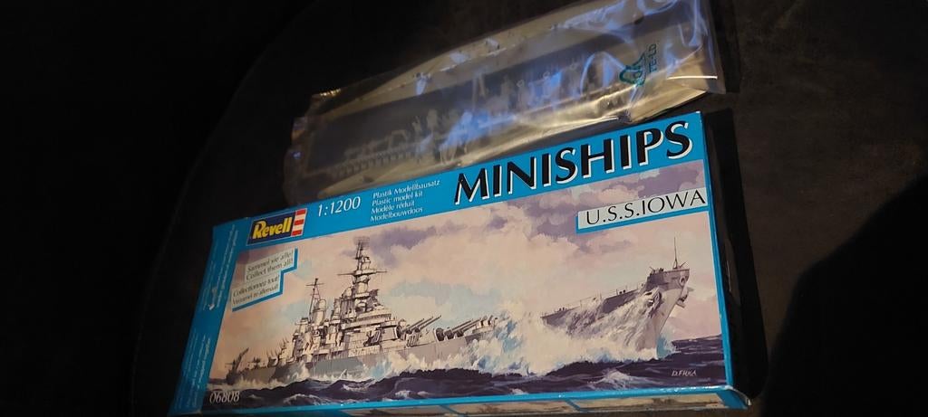 REVELL model-bouw schip 1 :1200 MINISHIPS U.S.S IOWA SCHIP, Hobby en Vrije tijd, Modelbouw | Boten en Schepen, Ophalen of Verzenden