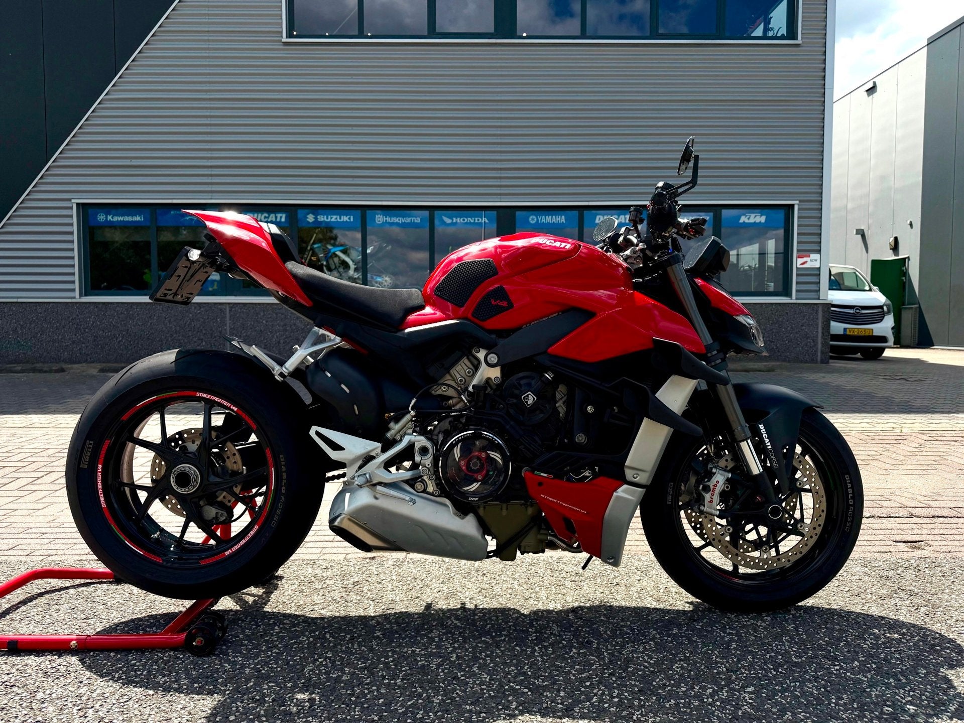 Ducati Naked Streetfighter V4, Info@ducati.com, Bedrijf, Meer dan 35 kW, Via Antonio Cavalieri Ducati. 3
40123  Bologna, IT