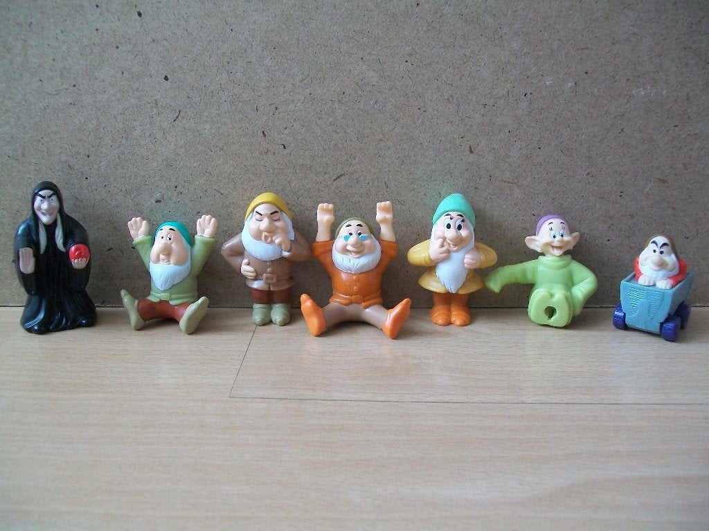 McDonald's speeltjes 6 dwergen heks uit Sneeuwwitje z.g.a.n., Verzamelen, Disney, Ophalen of Verzenden, Sneeuwwitje of Doornroosje