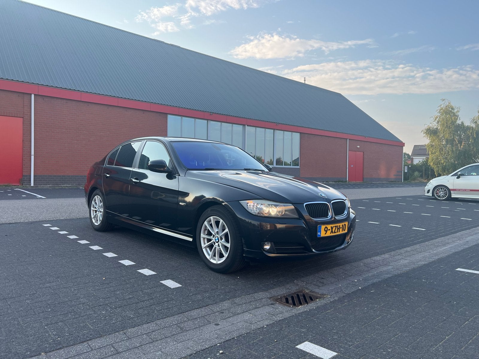 BMW 3-Serie 2.0 I 318 2011 MOTORPROBLEEM en DTC PROBLEEM, Auto's, Euro 5, Zwart, Zwart, Handgeschakeld