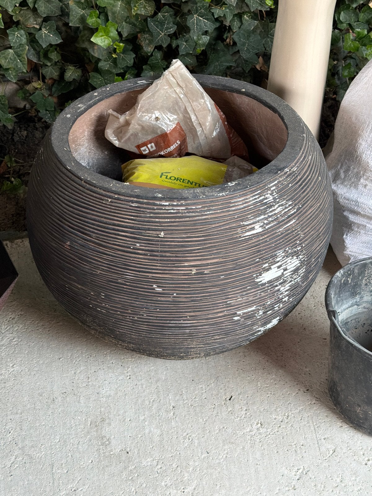 Gratis bloempot 70 cm breed, 50 cm hoog, Gebruikt, Balkon, 40 cm of meer, Rond