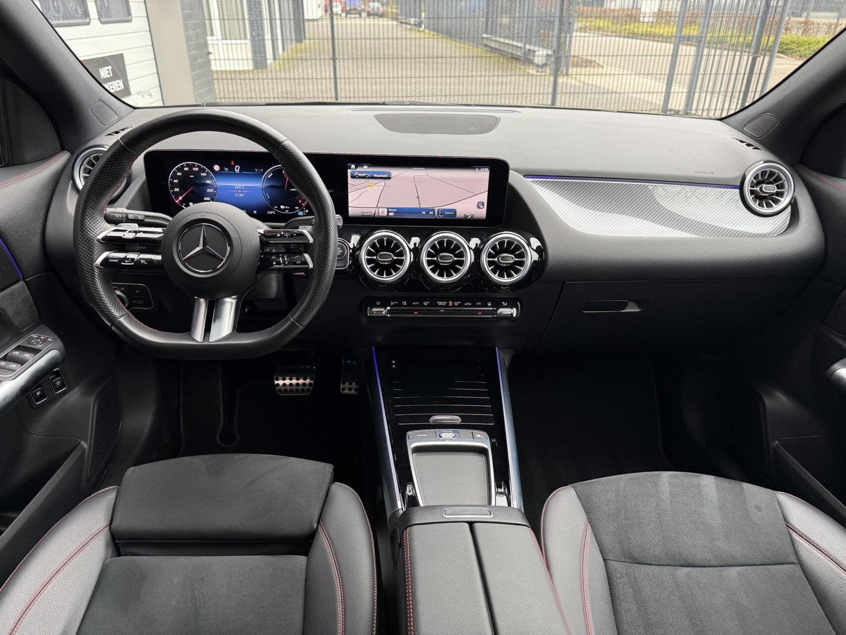 Mercedes GLA-klasse 250 e AMG Line PLUG-IN ADAPTIVE CRUISE., Met garantie (alle), Zwart, Hybride Elektrisch/Benzine, Onderhoudsboekje