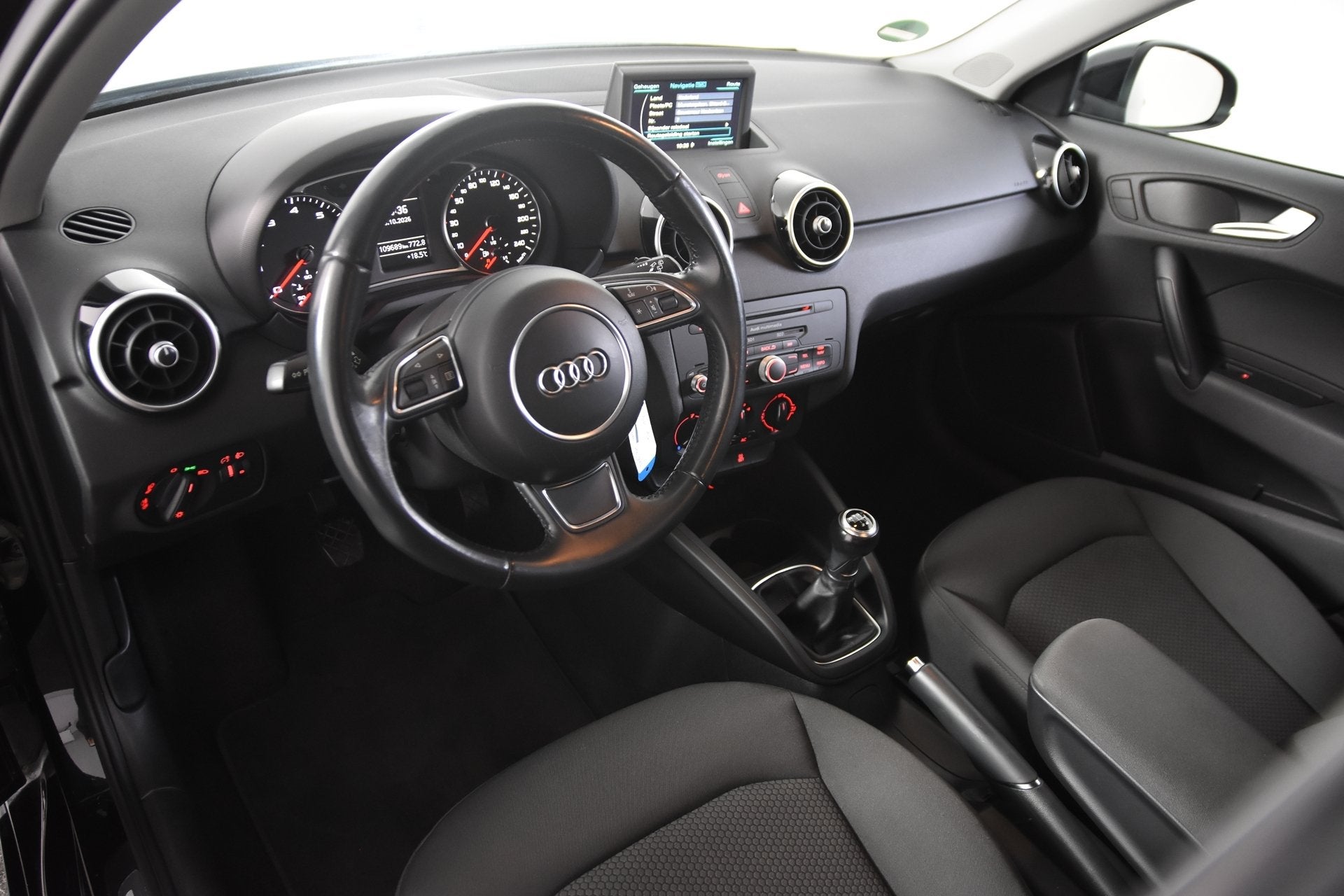 Audi A1 Sportback 1.2 TFSI S-Line *Navigatie*Cruise Control*, Auto's, Voorwielaandrijving, Euro 5, 4 cilinders, 4 stoelen