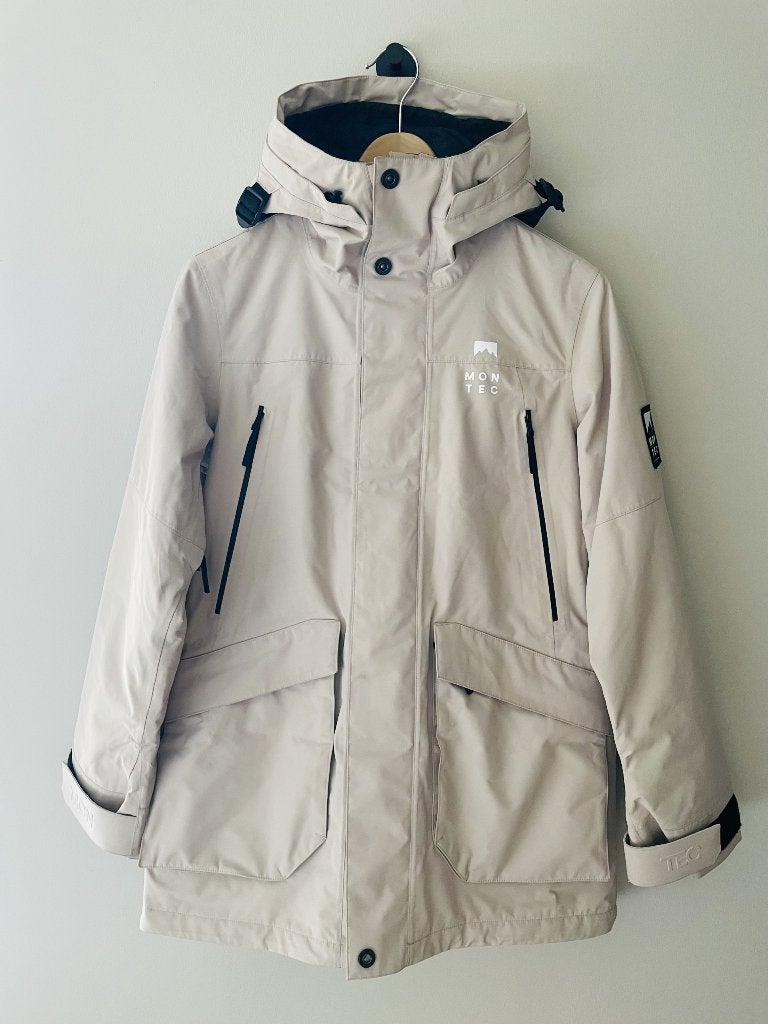 Montec wintersportjas Virago kleur sand/beige - maat S/M, Kleding | Dames, Ophalen of Verzenden, Zo goed als nieuw, Jack, Maat 36 (S)