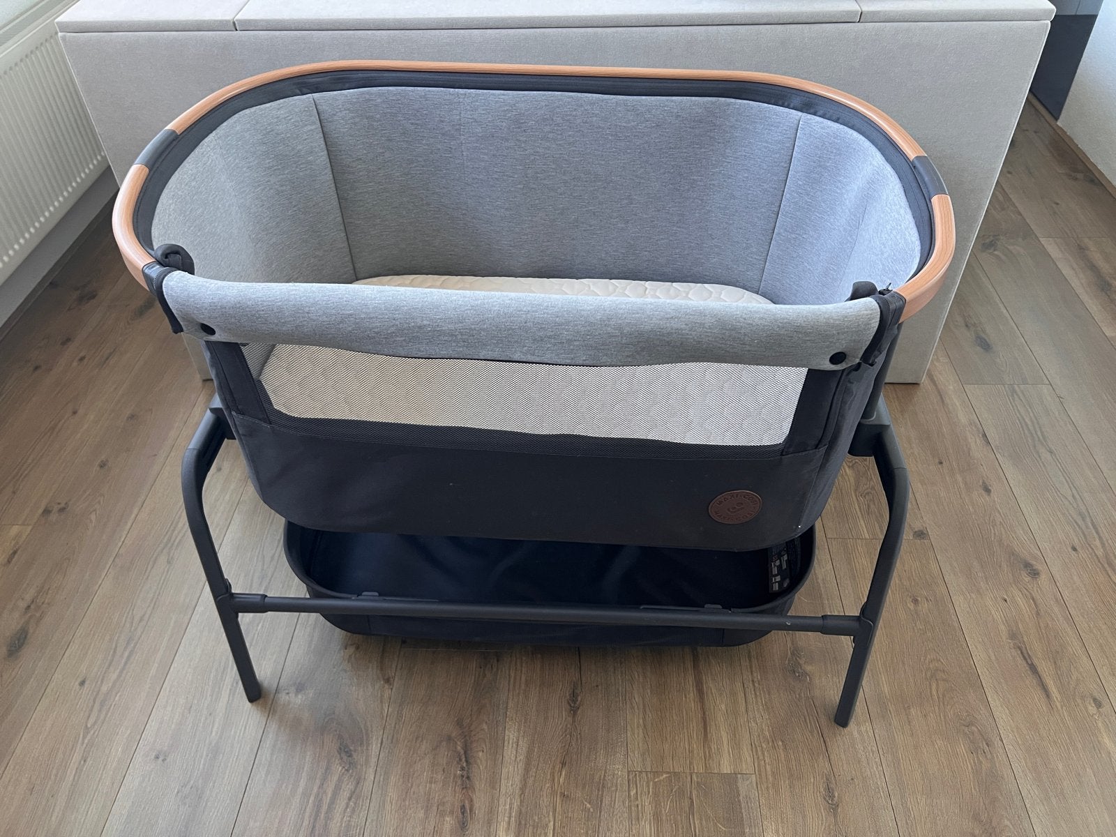 Maxi-Cosi Iora Co-sleeper Wieg - Beyond Graphite, Kinderen en Baby's, Babywiegjes en Ledikanten, Ophalen, Zo goed als nieuw, Wieg