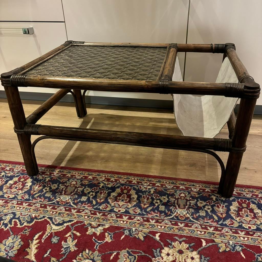 Manou rotan salontafel met glas en lectuurbak 75 x 54 x 40cm, Huis en Inrichting, Tafels | Sidetables, Ophalen, Gebruikt, Glas