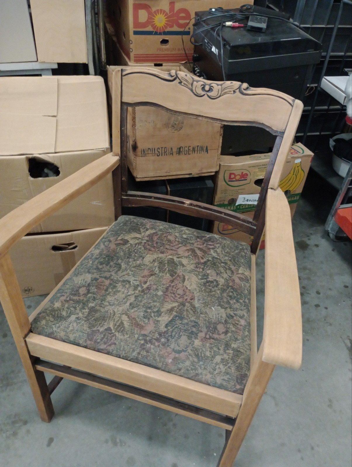 Vintage houten stoel met gestoffeerde zitting, Ophalen
