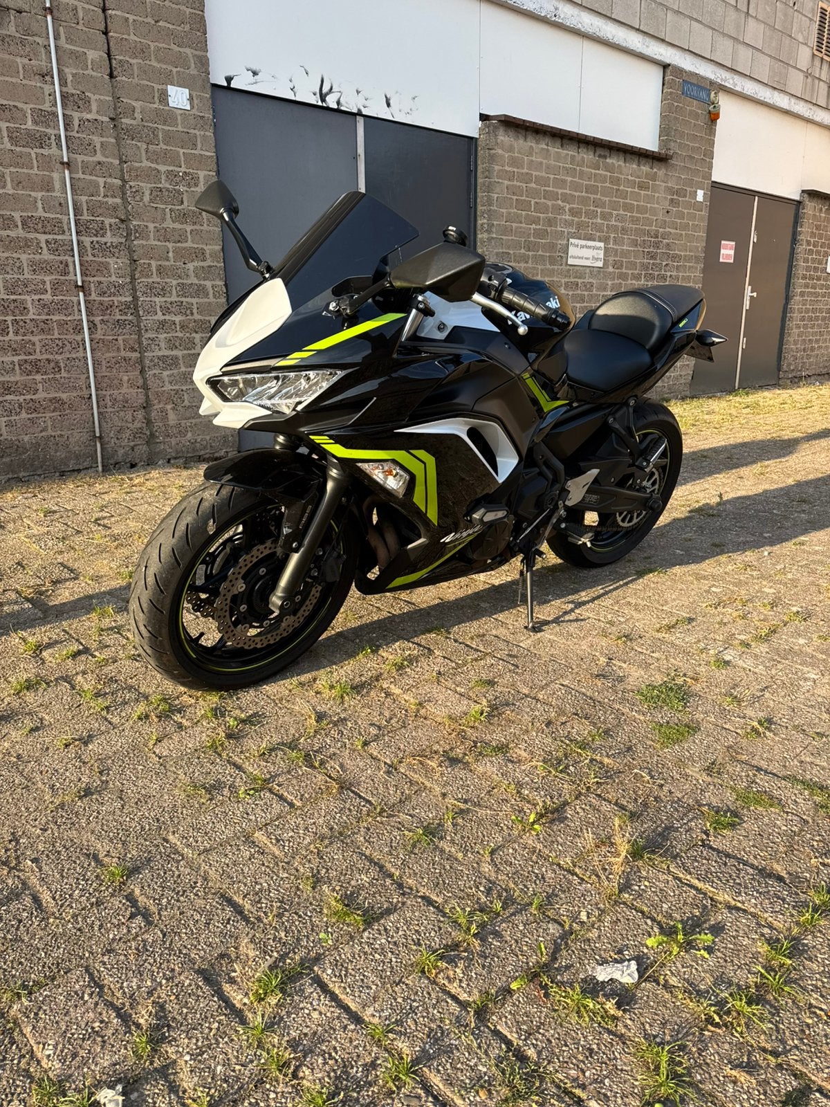 Kawasaki Ninja 650 2022, Gebruikt, Meer dan 35 kW, Handgeschakeld, LED Verlichting