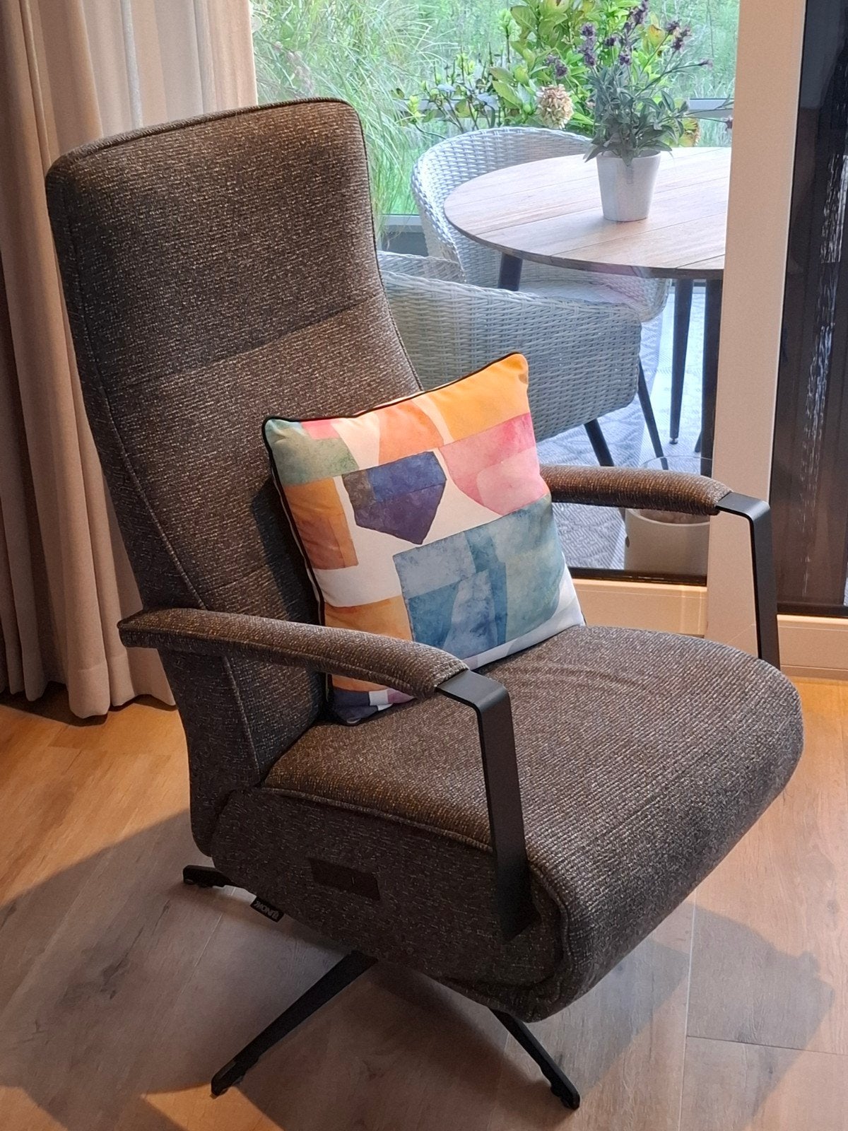 Montèl Relaxfauteuil, elektrisch met motor en USB-A, Huis en Inrichting, Ophalen, 100 tot 125 cm, Zo goed als nieuw, 75 tot 100 cm