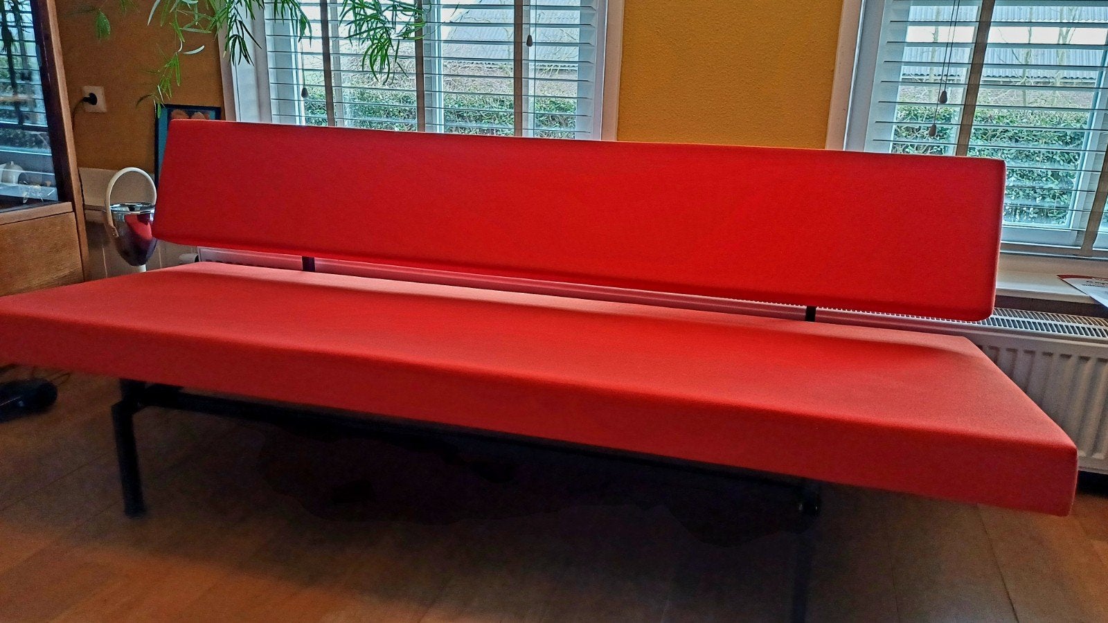 Moderne rode slaapbank 540 van Van der Sluis, Driepersoons, 75 tot 100 cm, Zo goed als nieuw, Rechte bank