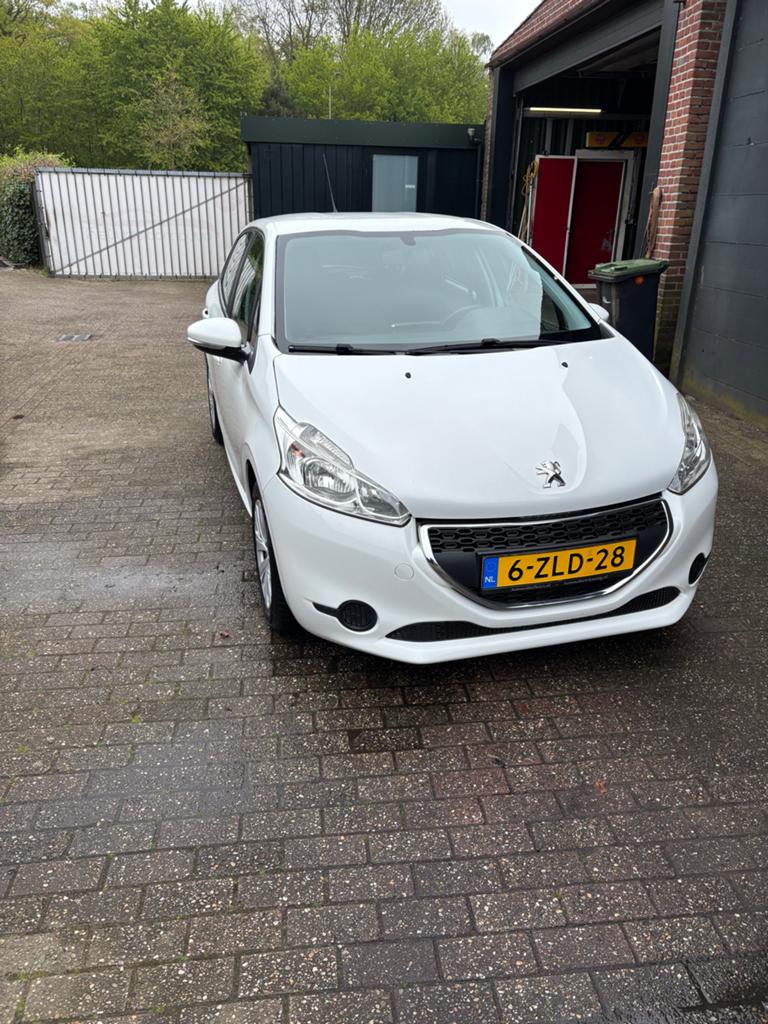 Peugeot 208 1.0 VTI 50KW/68PK 5-D 2014 Wit, Voorwielaandrijving, 450 kg, 31 €/maand, Particulier