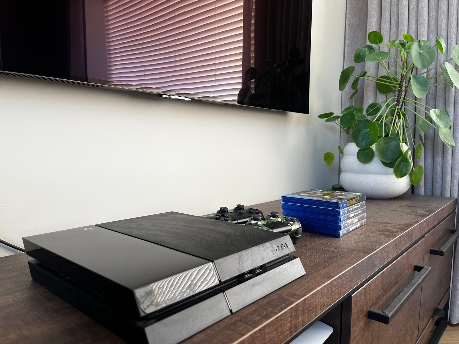 PlayStation 4 Slim 2 controllers en 5 games, Gebruikt, Vanaf 18 jaar, Overige genres, 2 spelers
