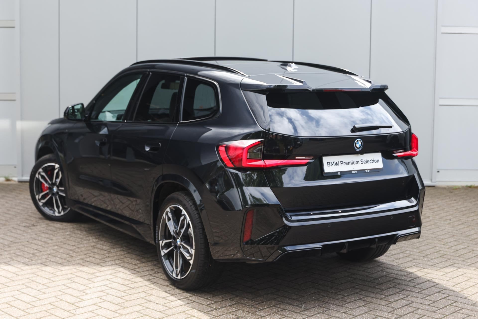 BMW X1 xDrive25e M Sport Automaat / Panoramadak / Trekhaak /, Euro 6, Zwart, Bedrijf, Hybride Elektrisch/Benzine