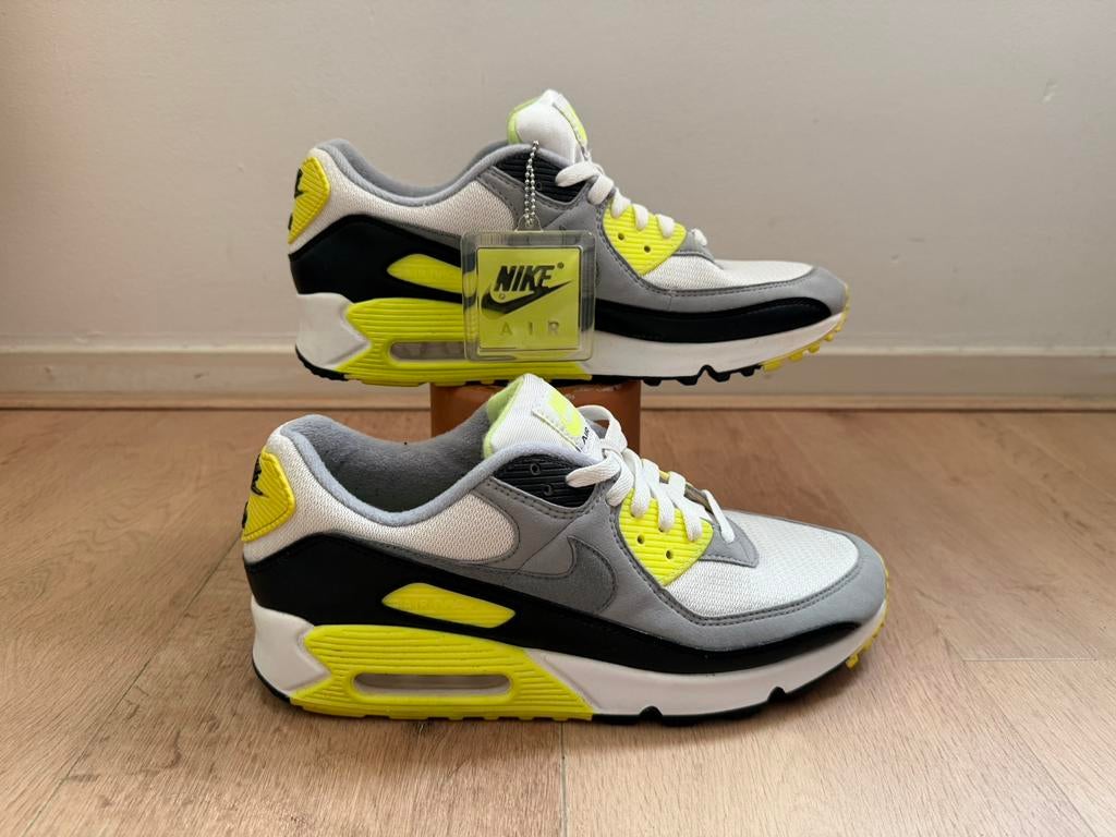 Nike Air Max 90 Volt maat 44,5, Kleding | Heren, Schoenen, Ophalen of Verzenden, Zo goed als nieuw, Overige kleuren, Sneakers of Gympen