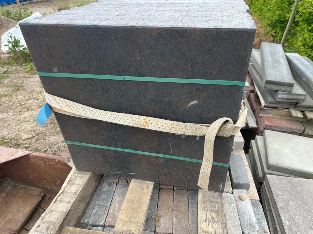60x60x4 beton tegels, Bijen