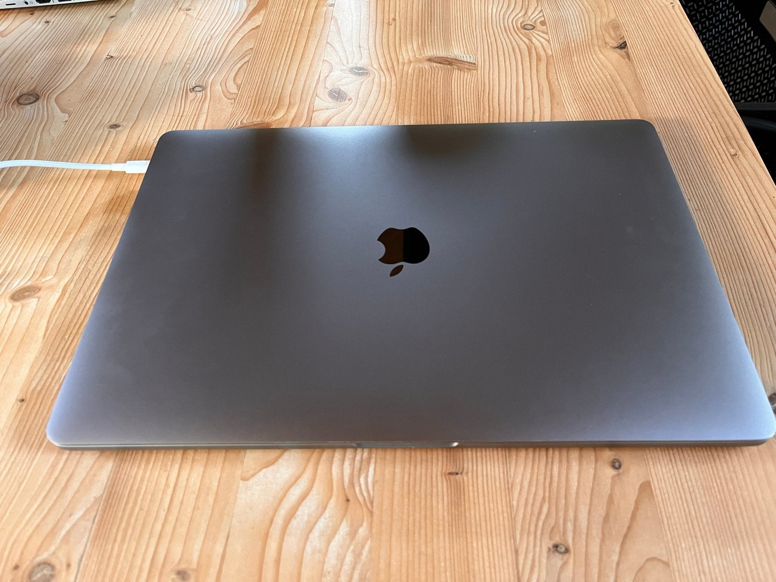 MacBook Pro 15 inch (2019) - nieuwe accu, Computers en Software, Apple Macbooks, 256 GB, 2 tot 3 Ghz, Zo goed als nieuw, 16 GB