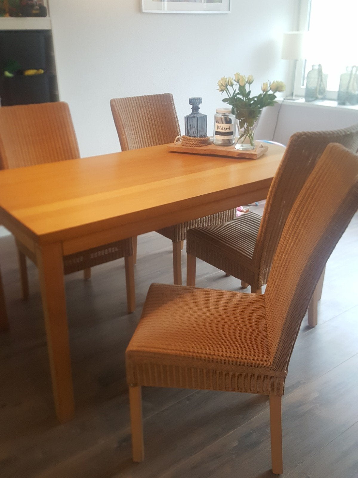prima nette eettafel met 4 rieten "bloom"stoelen, Ophalen, Gebruikt