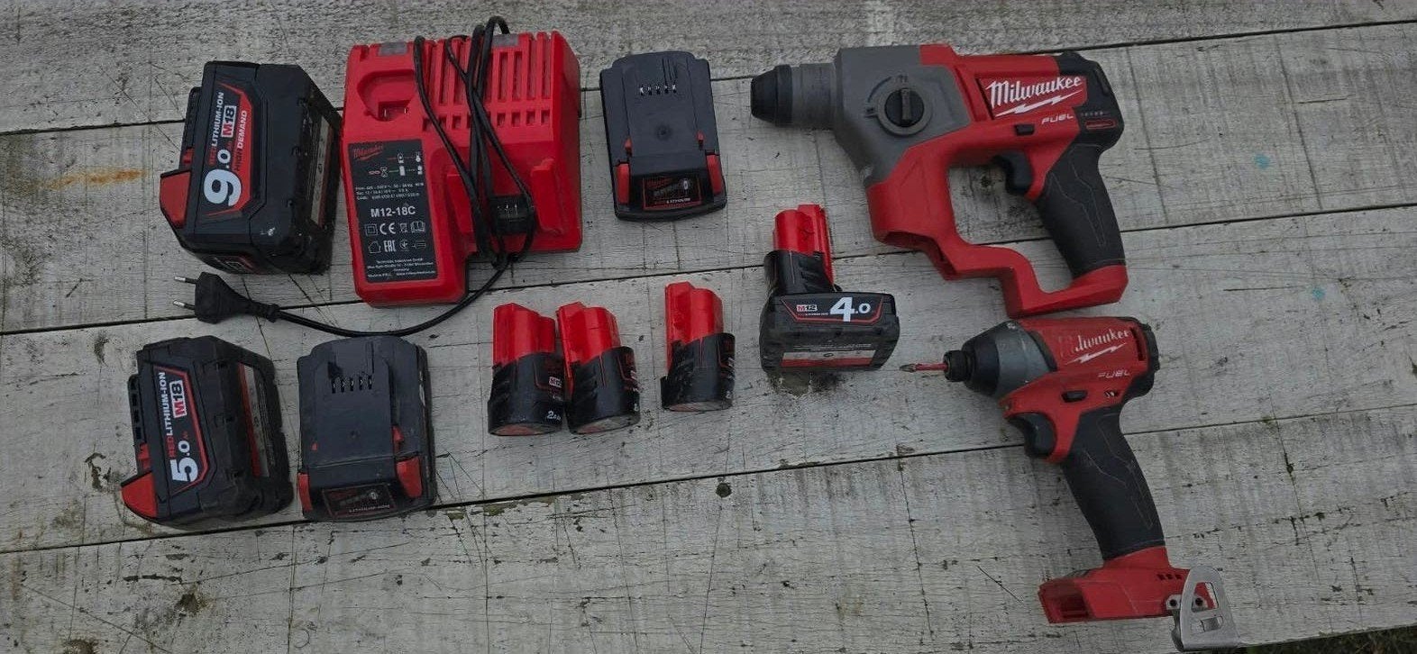 Milwaukee gereedschap set met lamp en accu's
