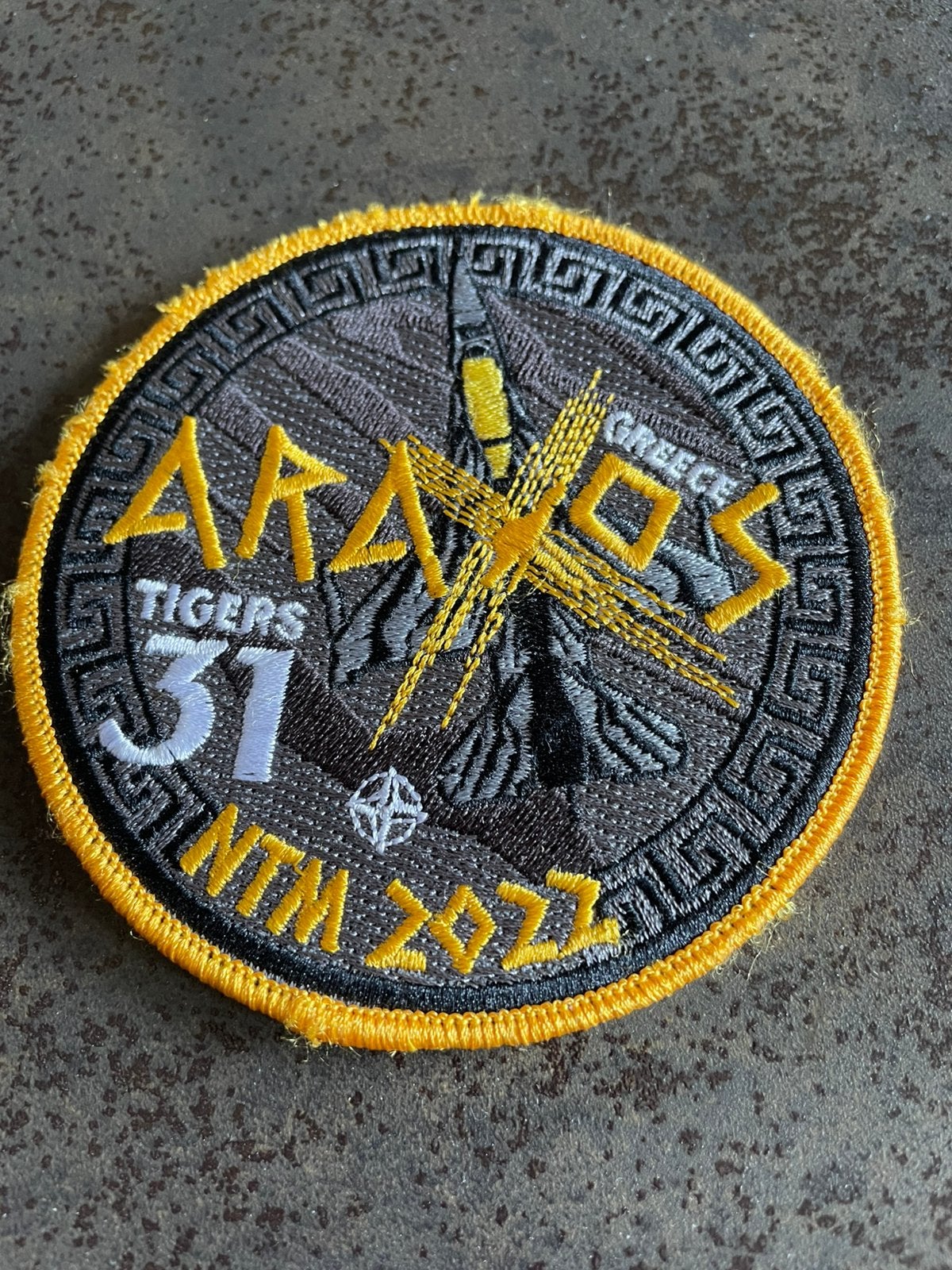 Griekse badge, Araxos, tigers 31, NATO M 2022, Ophalen of Verzenden, Luchtmacht, Overige gebieden, Embleem of Badge