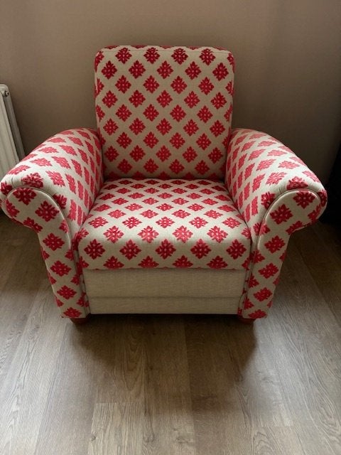Comfortabele fauteuil, beige stof met rood fluwelen patroon, Ophalen, Overige kleuren, Zo goed als nieuw, Eén