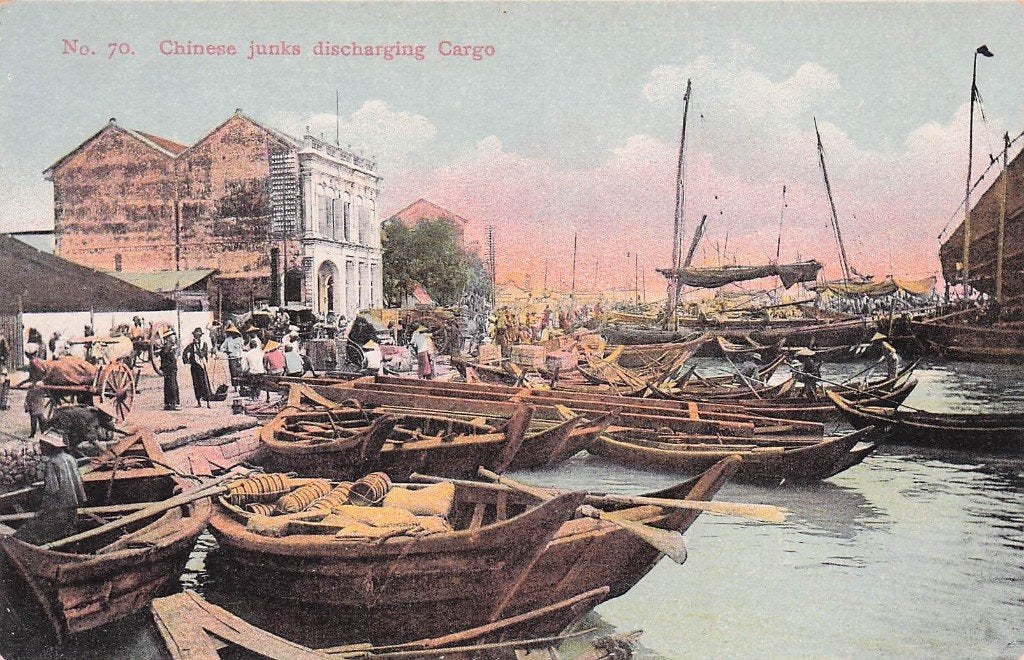 Nederlands Indië - Chinese junks discharging Cargo, Ophalen of Verzenden, Voor 1920, Buiten Europa