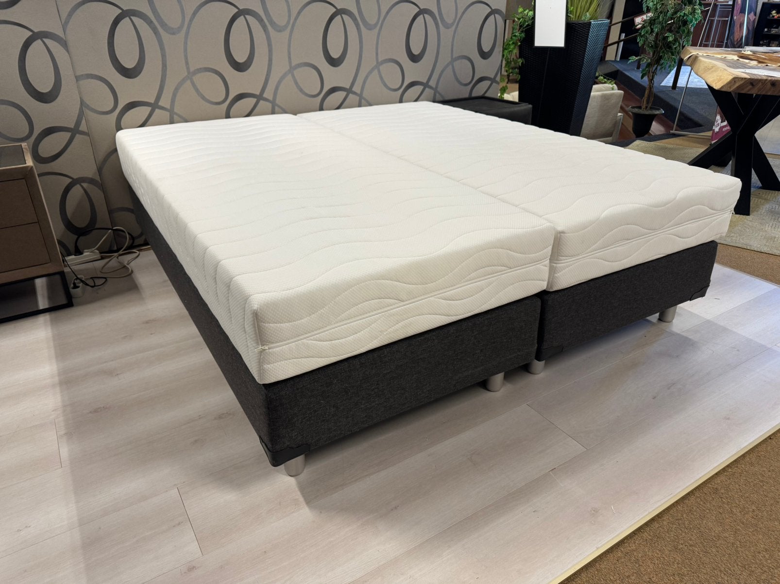 Boxspring 180x200 Zonder hoofdbord stof Direct/Leverbaar, Ophalen, #Boxspring#Anraciet#200#Stof#Bedden#2-Persoons, Mwonenenslapen