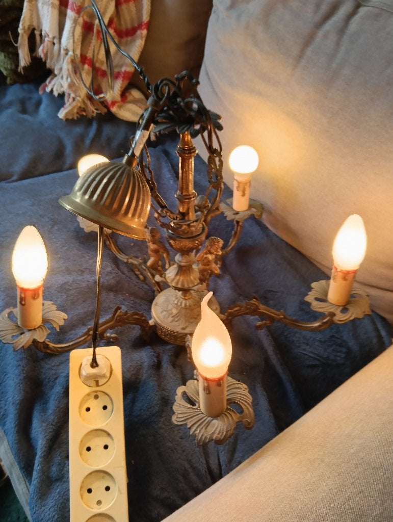 Kroonluchter+putti/engeltjes/cherubijntjes. Vintage/antiek?, Huis en Inrichting, Lampen | Kroonluchters, Ophalen, Gebruikt, Overige materialen