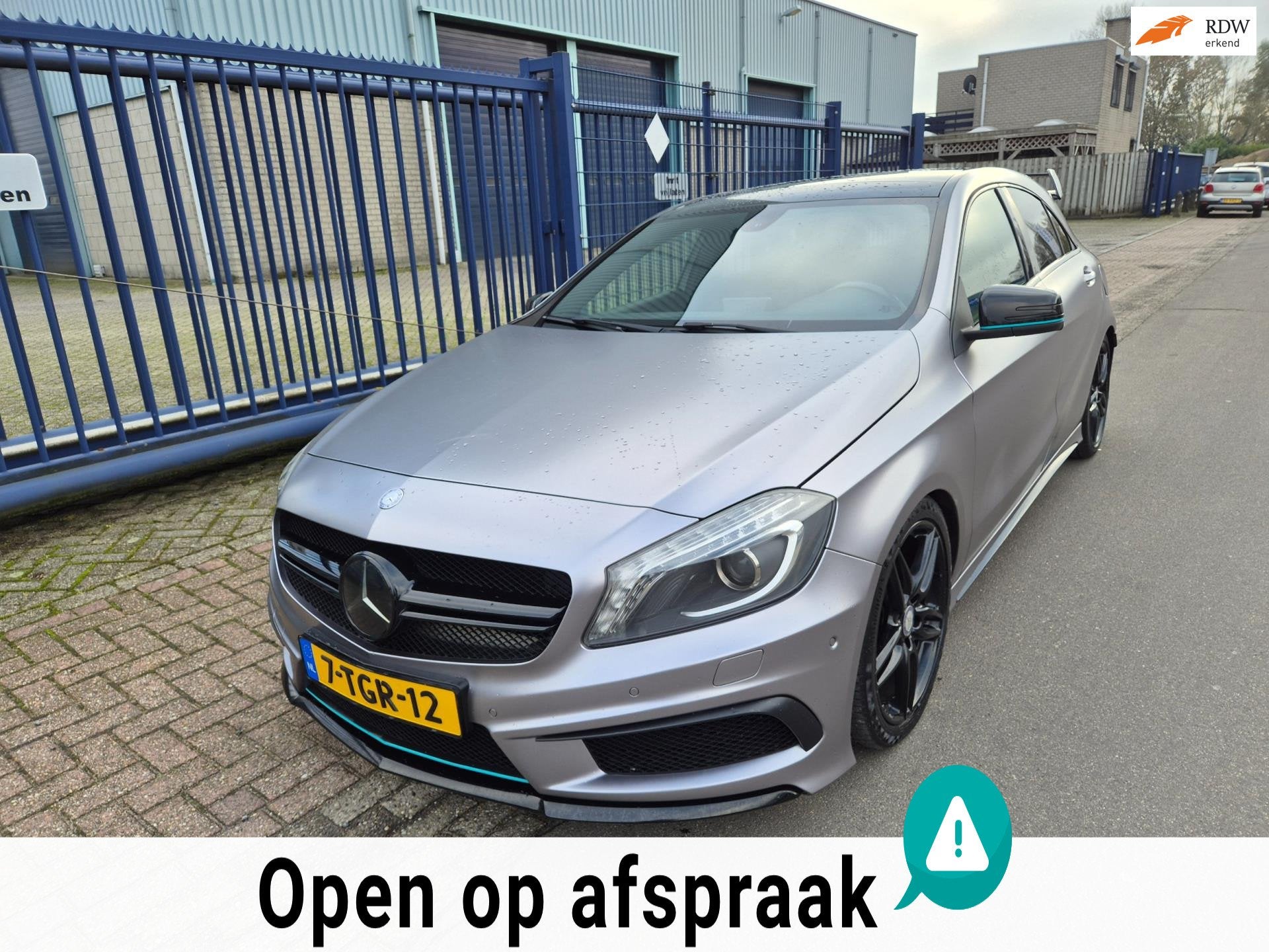 Mercedes-Benz A-klasse 180 AMG AUT. *194.216 KM*AKTIEPRIJS!, Auto's, Emergency brake assist, Stof, Gebruikt, 4 cilinders