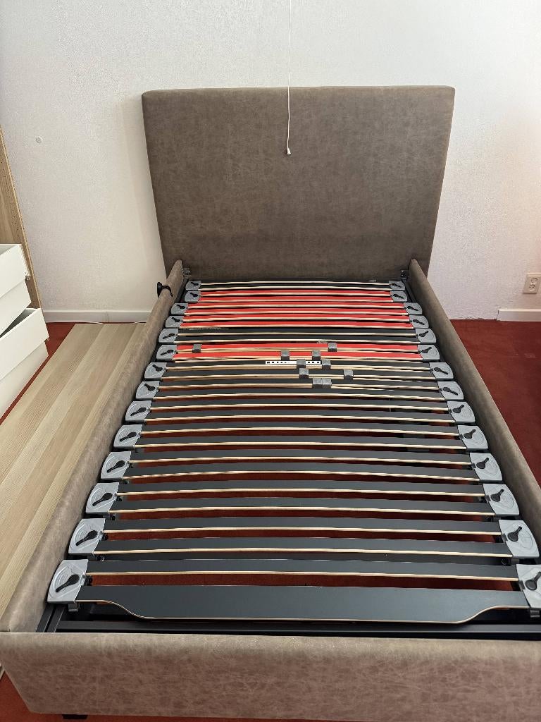 Elektrisch verstelbaar bed met luxe lattenbodem, Huis en Inrichting, Ophalen, Verstelbaar, Zo goed als nieuw, Twijfelaar