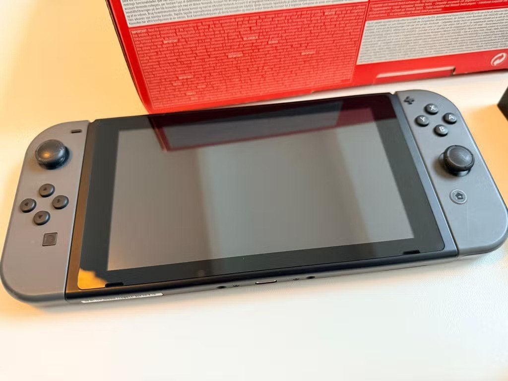 Nintendo Switch met Pro Controller - Zeer goede staat, Spelcomputers en Games, Spelcomputers | Nintendo Switch, Zo goed als nieuw