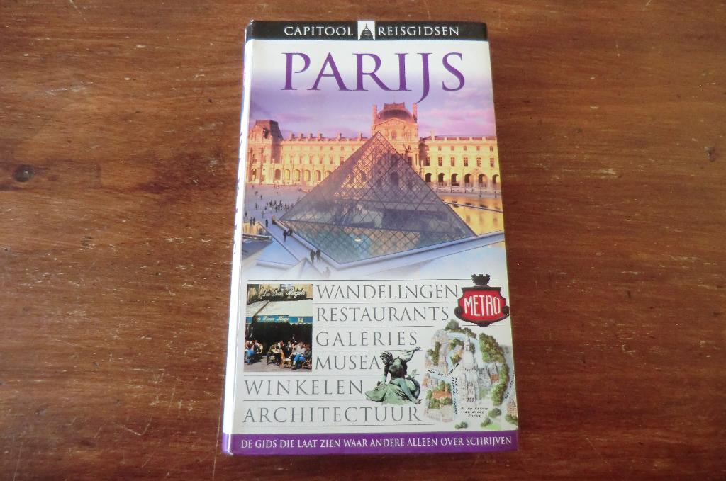 reisgids - Parijs - capitool (2003), Boeken, Reisgidsen, Gelezen, Capitool, Europa, Ophalen of Verzenden