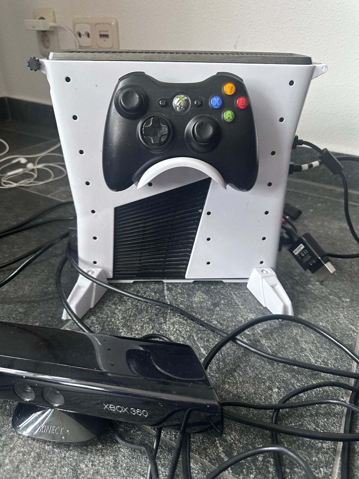 Xbox 360 met Kinect en 9 games (o.a. GTA V, Minecraft), Spelcomputers en Games, Games | Xbox 360, Gebruikt, Vanaf 18 jaar, Overige genres