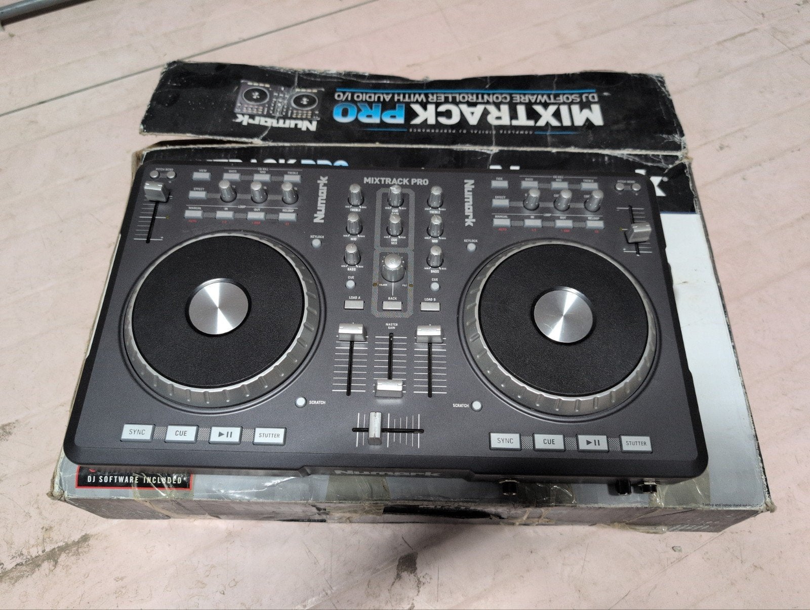 Numark Mixtrack Pro DJ Controller - Zo goed als nieuw, Ophalen of Verzenden, Zo goed als nieuw, Dj-set, Numark
