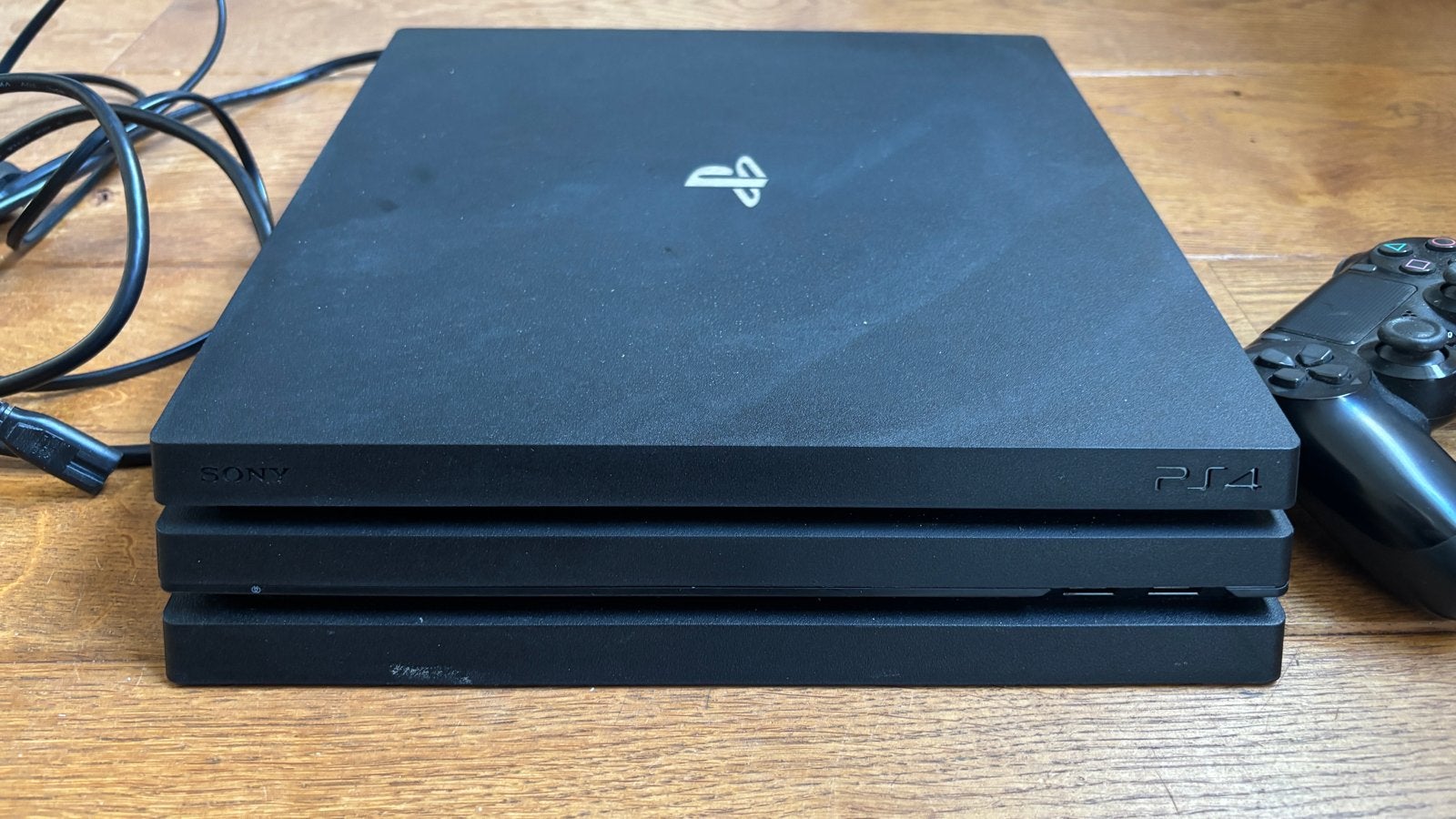 PlayStation 4 Pro 1TB met controller en kabels, Spelcomputers en Games, Ophalen of Verzenden, Zo goed als nieuw, 1 TB, Met 1 controller