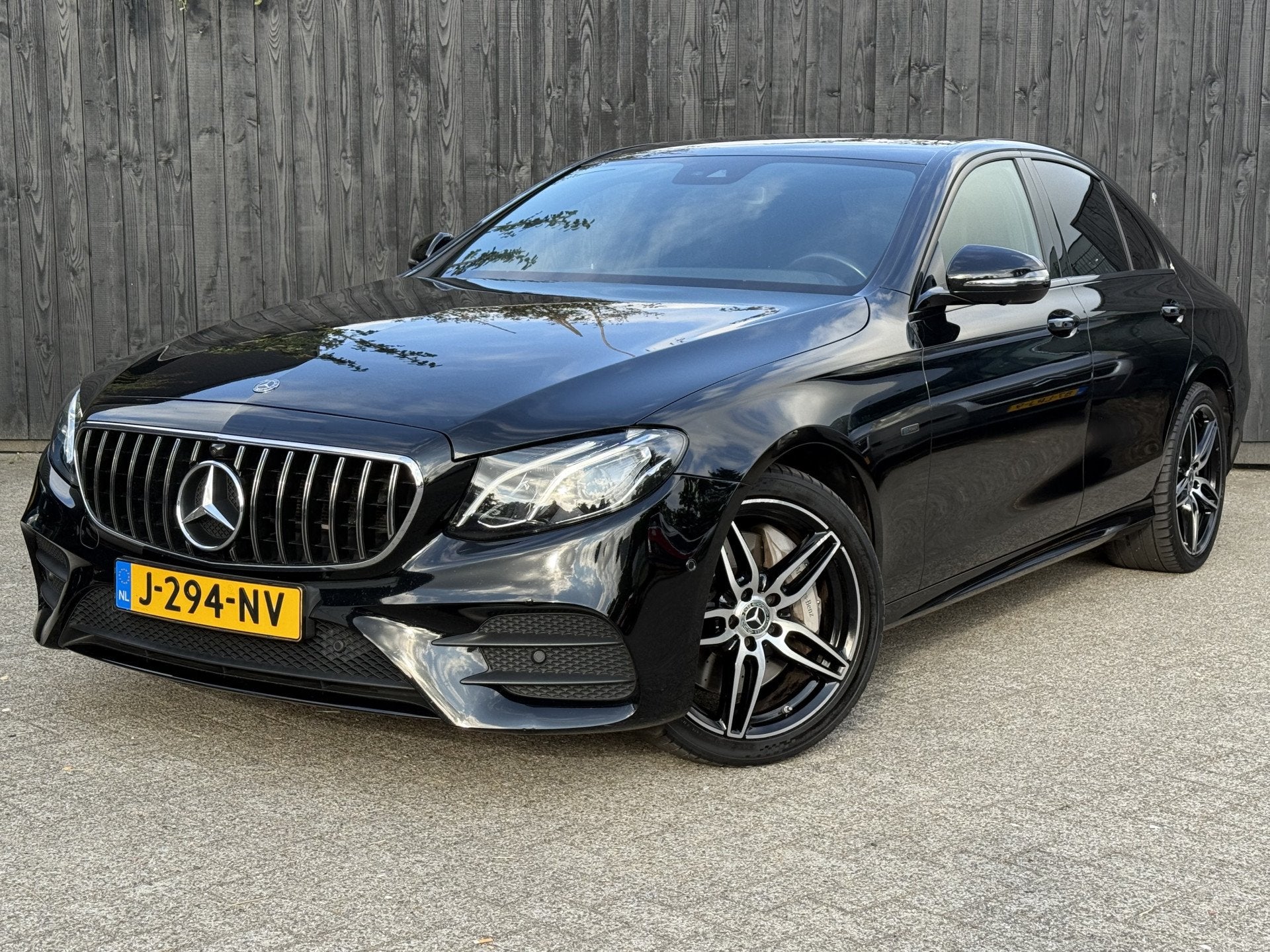 Mercedes-Benz E-Klasse 350 e Business Solution AMG Plus Upgr, Auto's, Automaat, 12 maanden, Achterwielaandrijving, Gebruikt