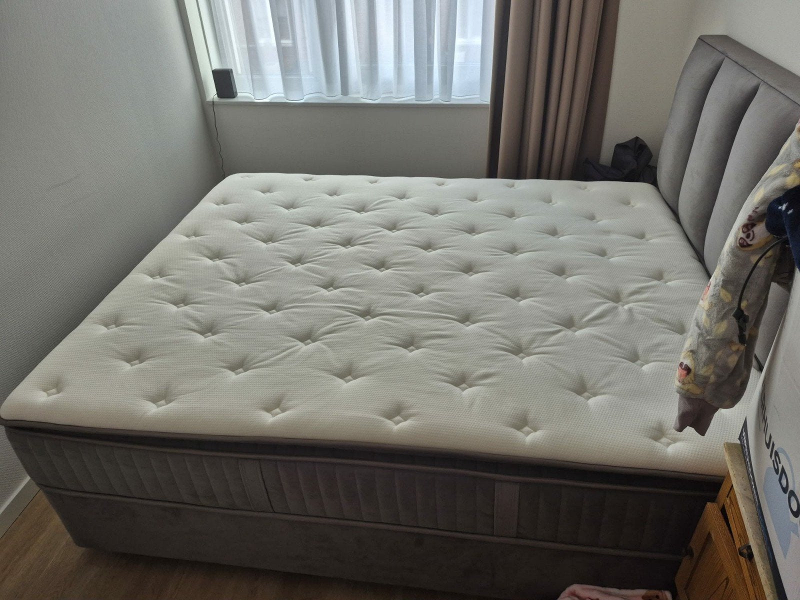 Zo goed als nieuwe boxspring 160x200 met opbergruimte