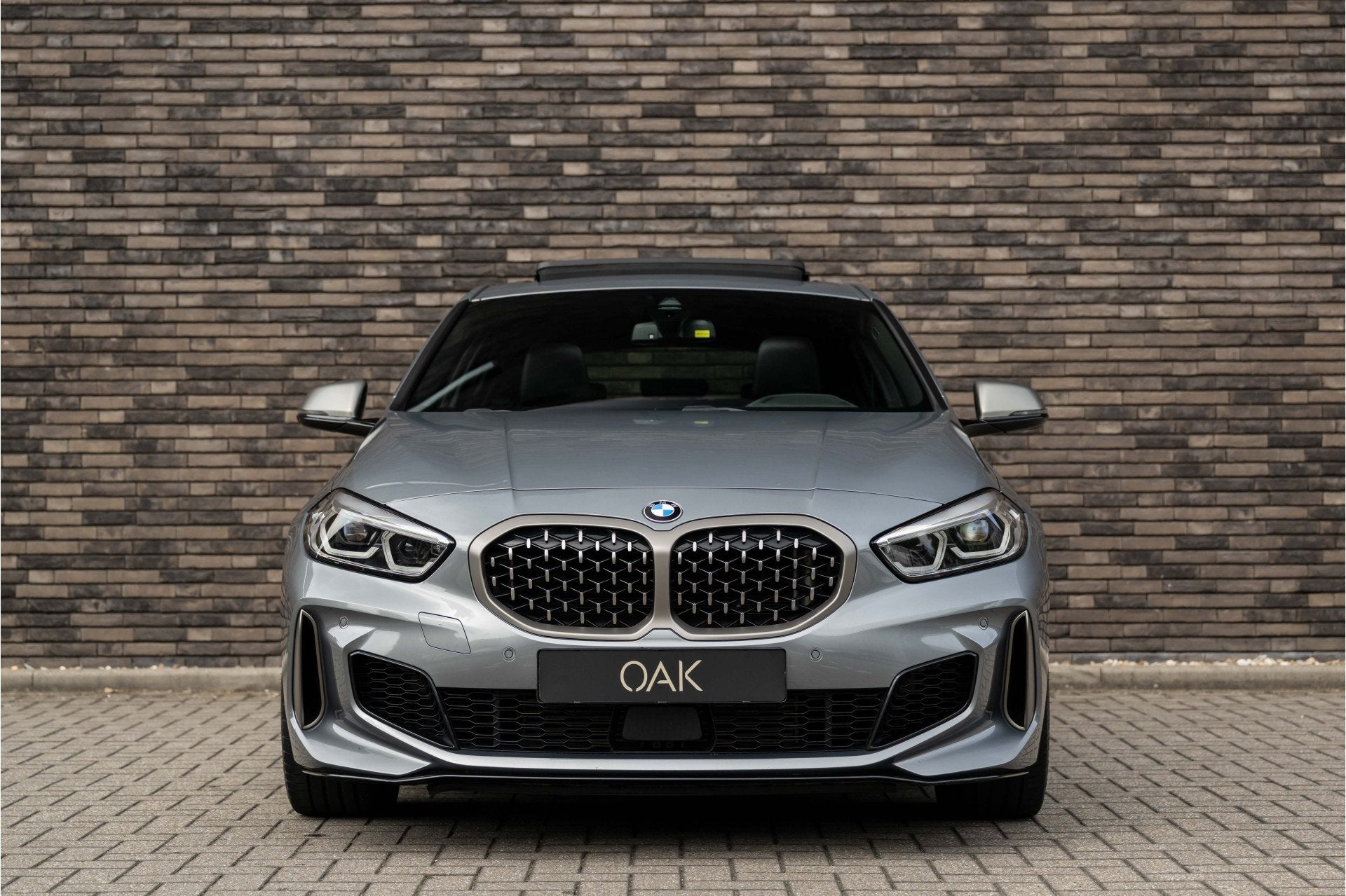 Foto 3 van BMW 1-serie M135i xDrive | Live Cockpit | Panorama | Leder |