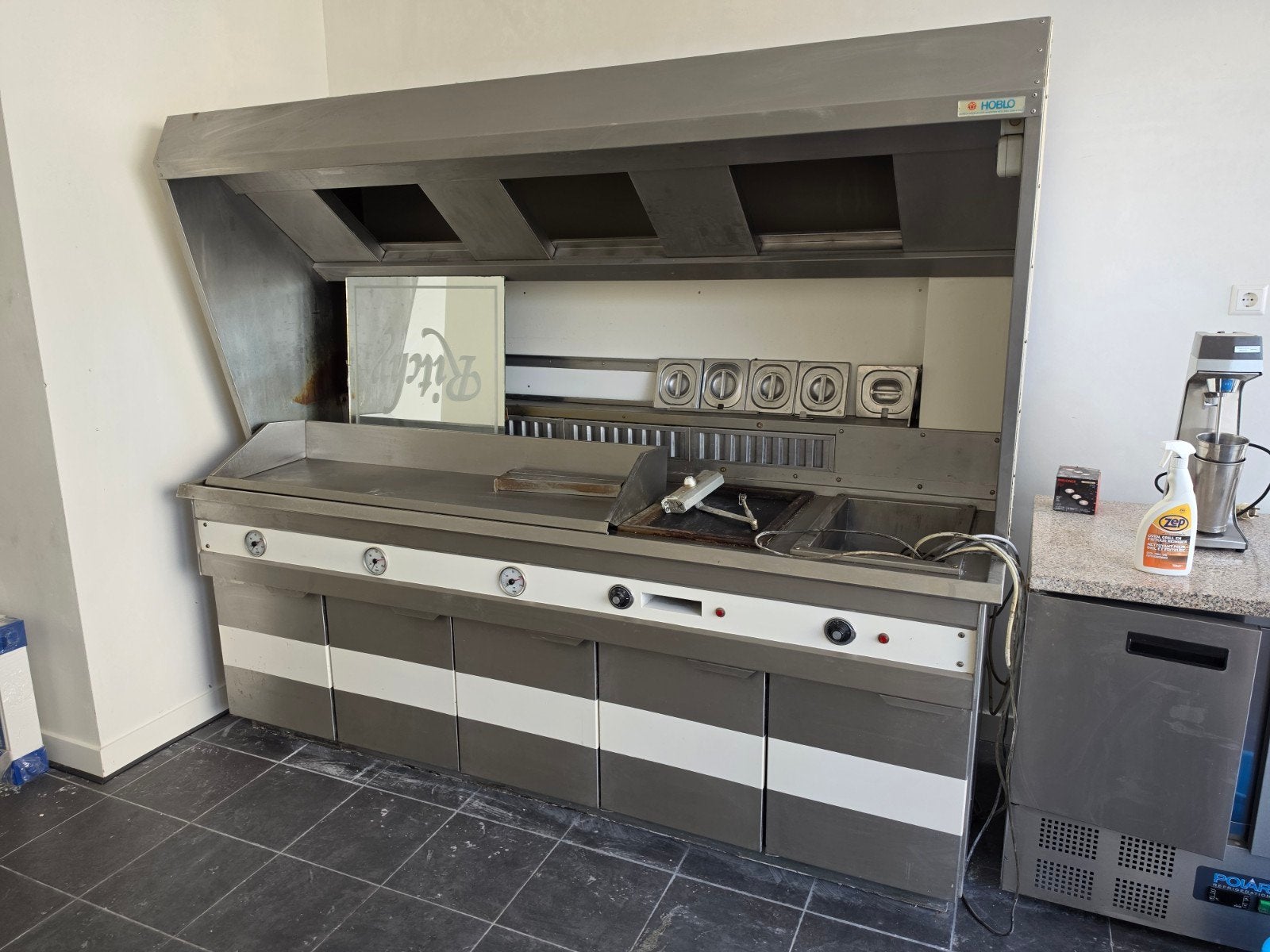 Complete horeca bakwand met afzuigkap en apparatuur, Ophalen, Gebruikt, Fornuis, Frituur en Grillen